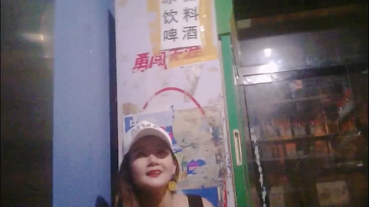 小哥穿越大街小巷 隐藏在城中村的极品美少妇20240715