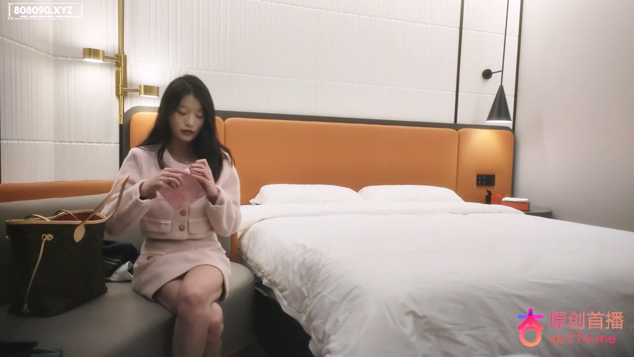 杏吧花匠EP2-今天约个超级瘦的女大，啪啪经验少很听话，穿上JK制服可爱又乖巧2025112602